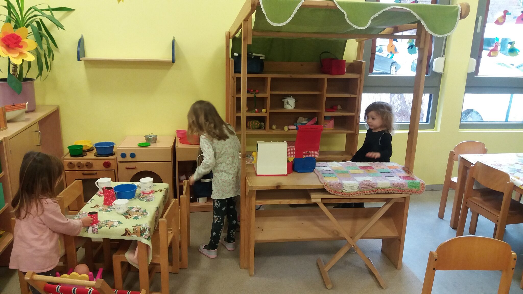 Kindergarten Holzgartenstraße empfängt „Neue Kinder“ in neuem Glanz