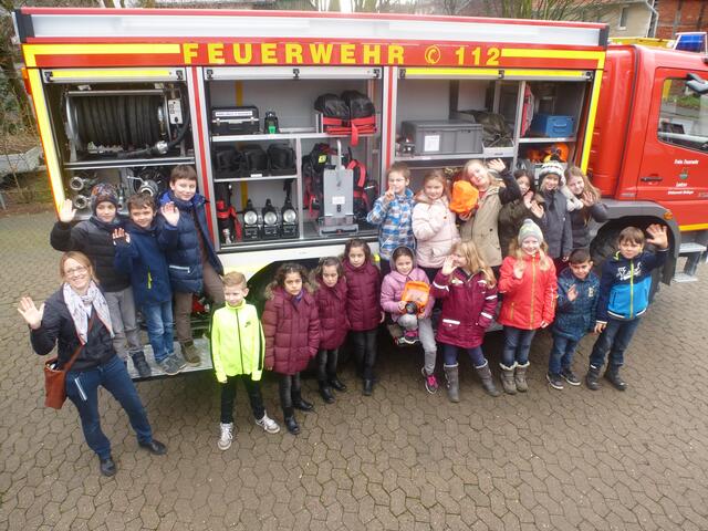 Gruppenbild nach der Besichtigung der Feuerwehr Gleidingen im Dezember 2015 | Foto: Matthias Peek