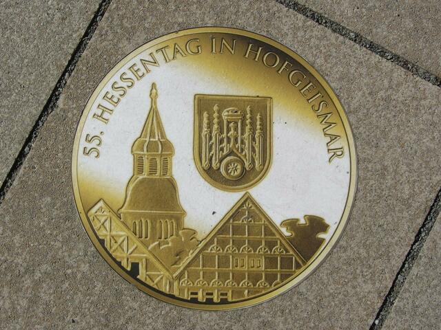 Hessentagsmedaille in der Fußgängerzone