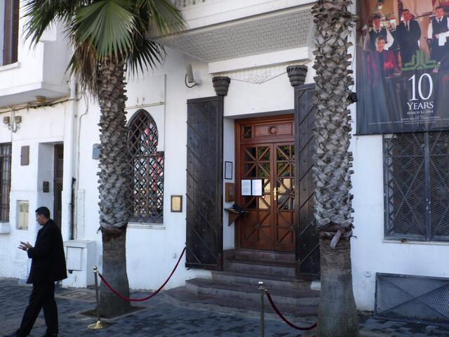 Wer den Namen Casablanca hört, denkt wohl automatisch an den gleichnamigen Film mit Humphrey Bogart und Ingrid Bergmann. Und "Ricks Caffee" gibt`s hier wirklich. Allerdings nur eine gutgemachte Kopie des Originals aus den Hollywoodstudios.
