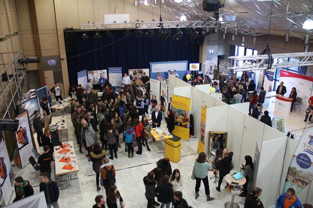 Job-Info-Börse in der Neusässer Stadthalle.