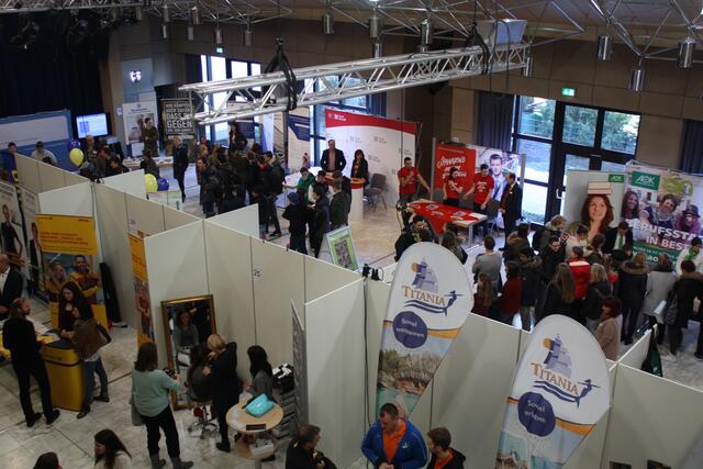 Job-Info-Börse in der Neusässer Stadthalle.