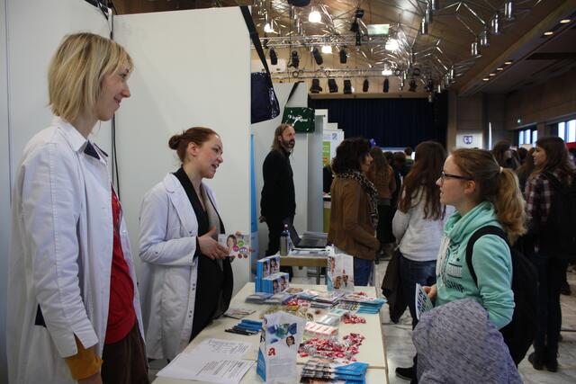 Job-Info-Börse in der Neusässer Stadthalle.
