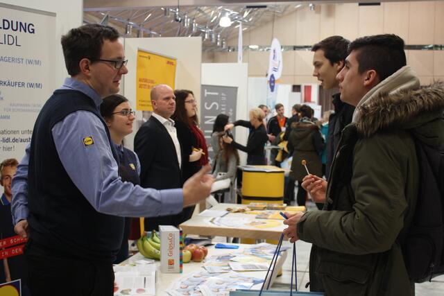 Job-Info-Börse in der Neusässer Stadthalle.