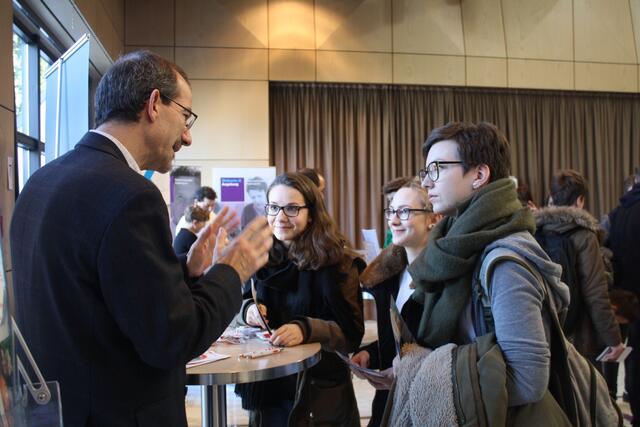 Job-Info-Börse in der Neusässer Stadthalle.
