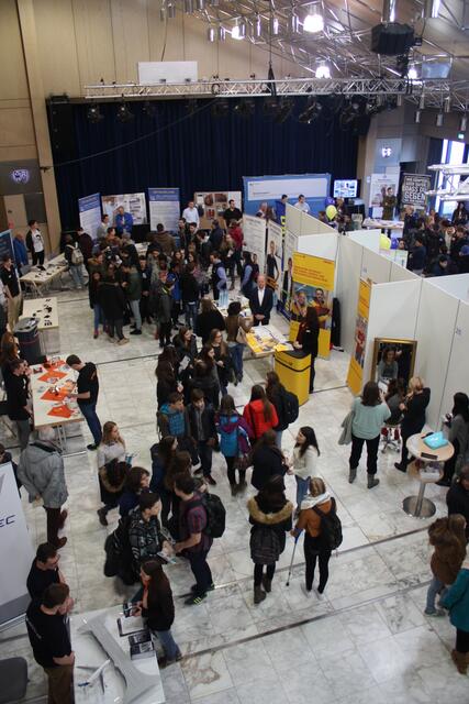 Job-Info-Börse in der Neusässer Stadthalle.