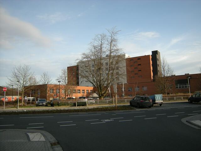 Zentrale Lage mit Klinikpark und kostenlosen Parkplätzen.