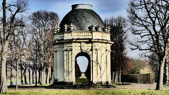 Mit Blick auf das Schloß