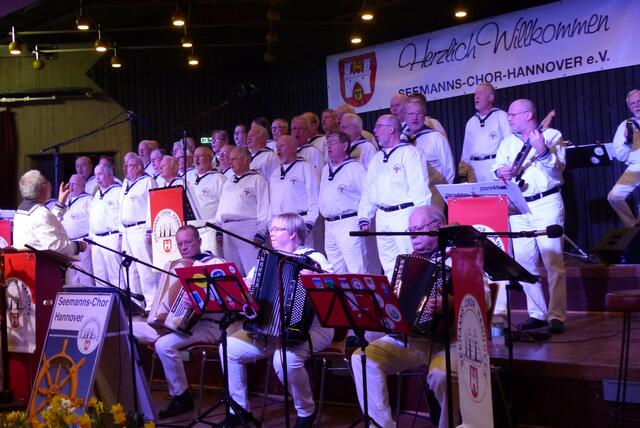 Die Musiker mit Chor