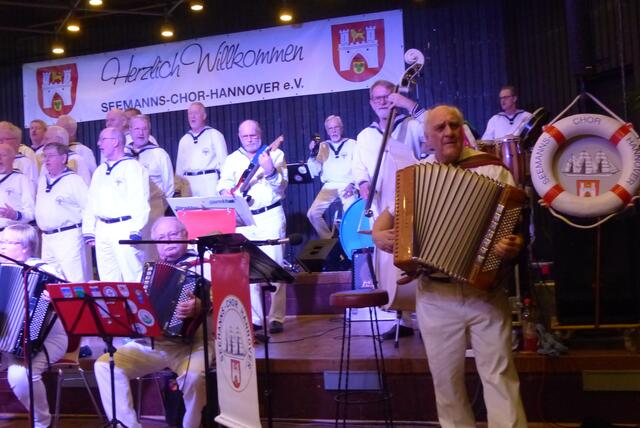 Musiker mit Musikalischem Leiter