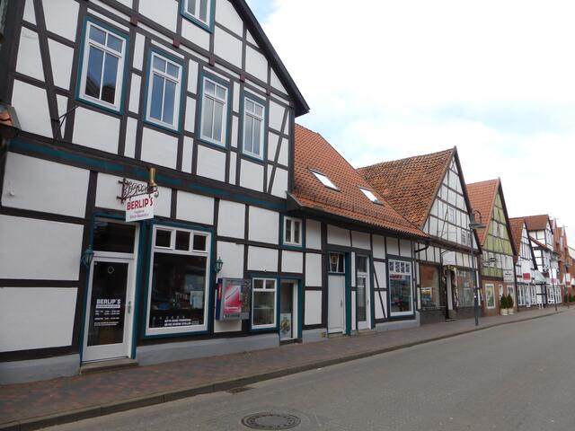 Fachwerkgebäude an der Leinstraße. Typische Anordnung der aneinander gebauten alten Häuser.