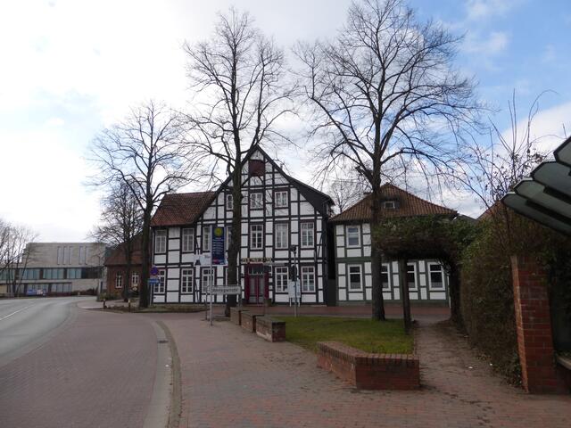 Fachwerkensemble an der Kirche.