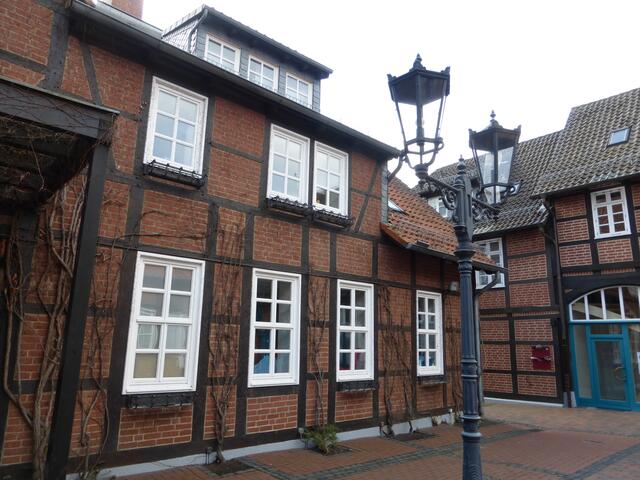 Gebäude in Klinkerausfachung um den Alten Posthof.