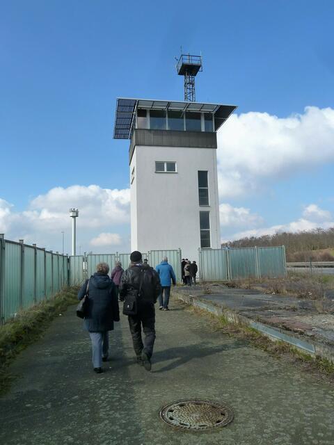Kommandoturm,Befehlszentrale des diensthabenden Offiziers,hier wurde alles überprüft,es wurde jeder Fluchtversuch ,durch Schlagbäume u. Kfz Sperren vereitelt.