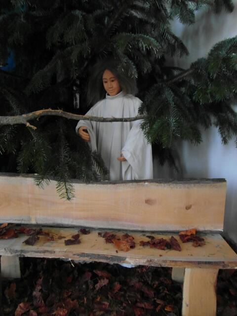 Der Engel des Herrn ! Auf dem Kirchendach  der Krippe