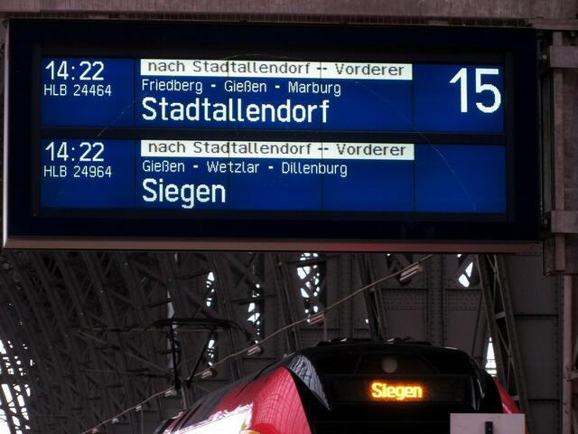 Anzeige am 15.12.2014 in Frankfurt (zwei Zugteile)
