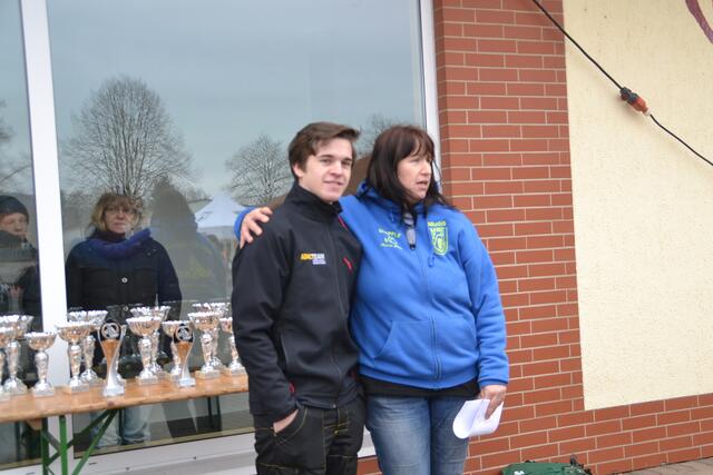 Mirco mit Astrid Just, der Sportleiterin vom MSC Delligsen