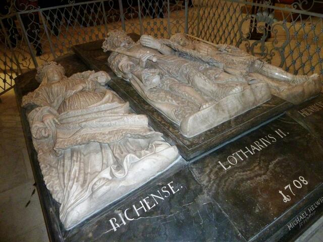 Sarkophag,Kaiser Lothar II,seine Frau Richense,Schwiedersohn Heinrich der Stolze und ein unbekanntes Kind.