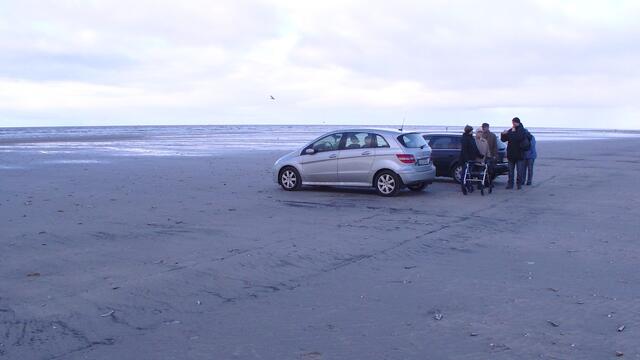 Am Autostrand, man kann bis zum Wasser fahren ,der Strand ist bei Ebbe fast einen Kilometer breit