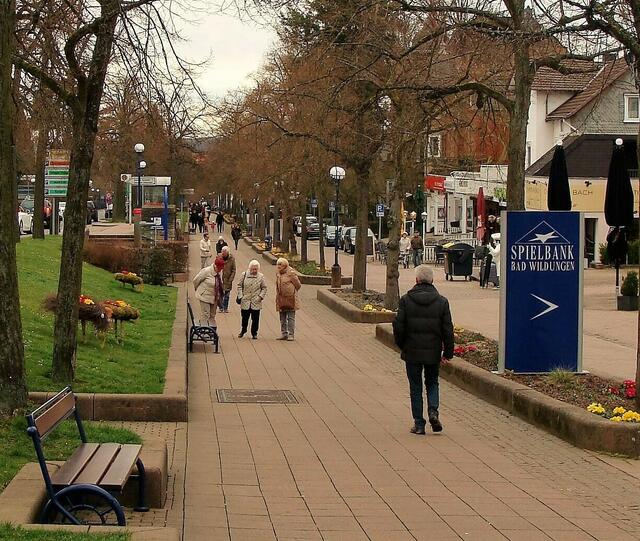 Langsam kommen die Spaziergänger (11:00 Uhr)
