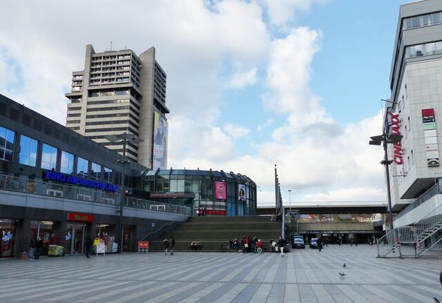 Die Schmuddelecke hinter dem Bahnhof gibt es schon lange nicht mehr. Auch der Raschplatz zeigt sich freundlich.