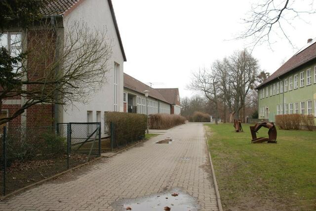 Kranich-Gymnasium Salzgitter-Lebenstedt   04  durchgang zwischen gymnasium und volksschule An der Schölke