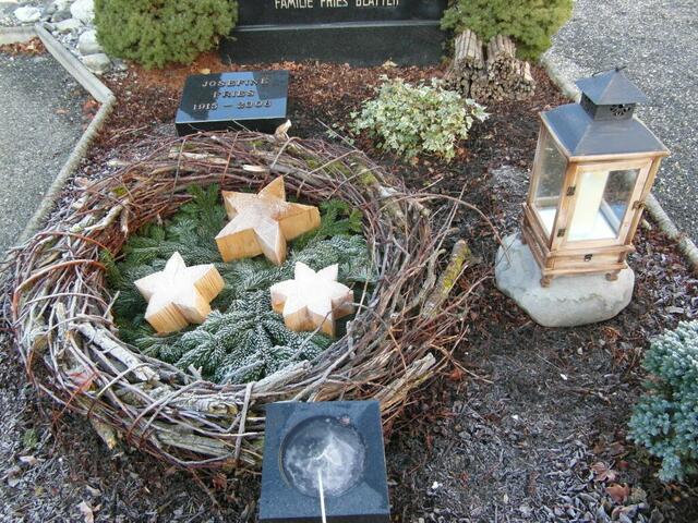 das etwas andere Friedhofsweihnachtsgesteck !