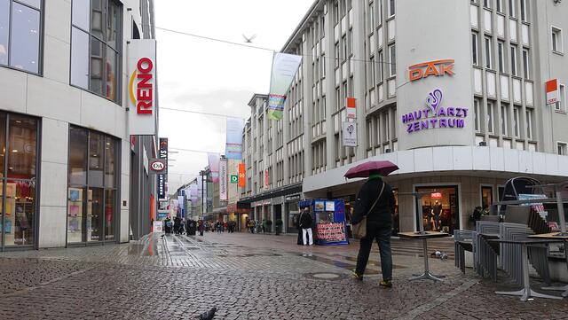 Die Holstenstraße (Bildmitte) führt zum Alten Markt. Foto: Helmut Kuzina