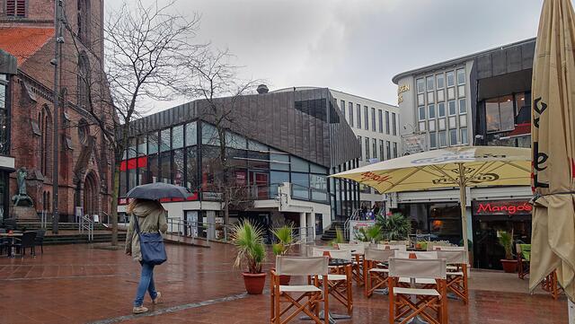 Der Alte Markt, der Platz vor St. Nikolai (links), wurde in den 1970er Jahren ziemlich umgestaltet. Foto: Helmut Kuzina