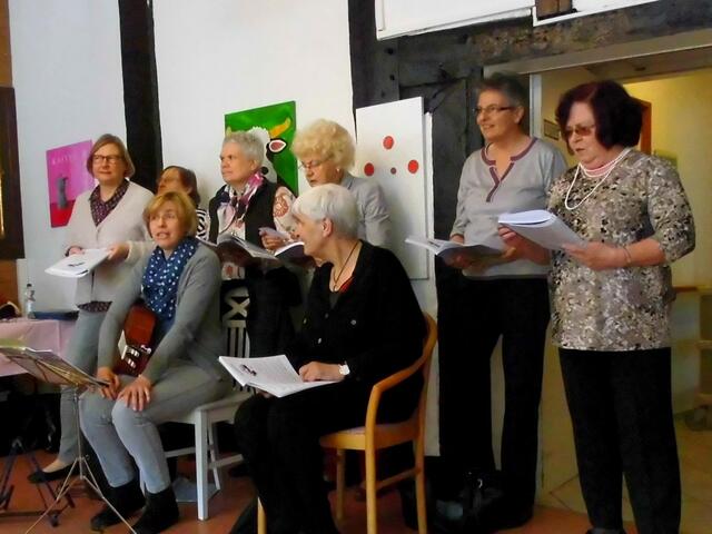 . . . der Caritas-Singkreises von St. Nikolaus im Seniorenheim "Bertram" in Dachmissen/Burgdorf . . .