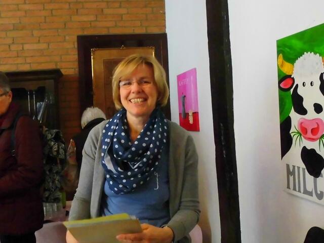 . . . so begrüßte Petra Schulte, die Leiterin des Caritas-Singkreises von St. Nikolaus Burgdorf, die zahlreich erschienenen Bewohner des Seniorenheims "Bertram" . . .