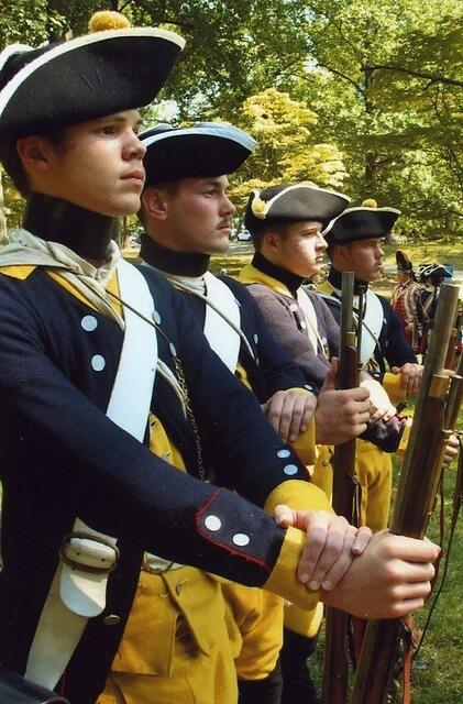 Soldaten der Landmiliz von Garnisonsregiment vin Knoblauch um 1785. Ein Darsteller mit ener solchen Uniform tritt um 13.00 Uhr bei der Hatzbachtalwanderung auf.