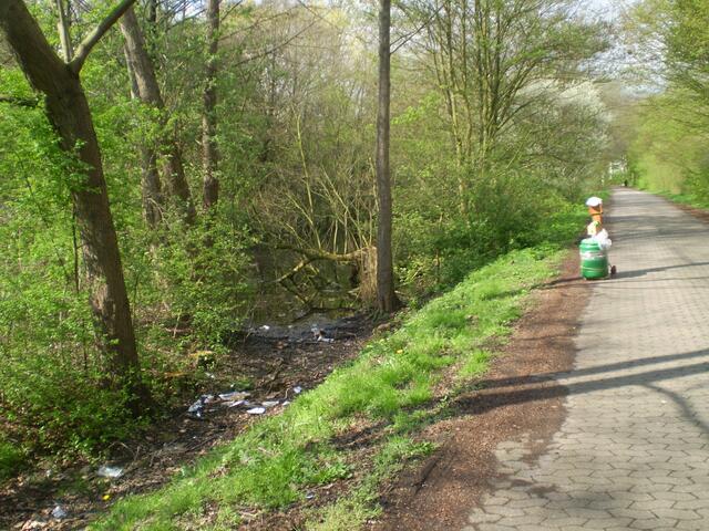 BREMEN RÄUMT AUF am 16. April 2016: BAKI-Man auf dem Vahrer Feldweg am Georg-Junk-See