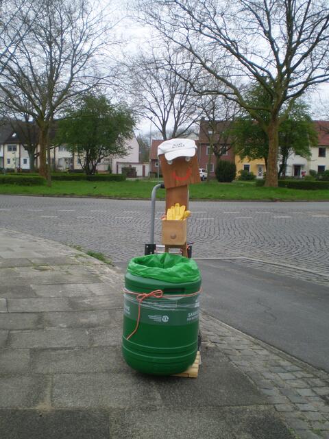 BREMEN RÄUMT AUF am 16. April 2016: BAKI-Man am Job-Günter-Klink-Platz