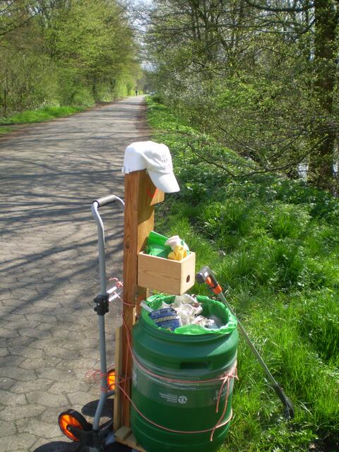 BREMEN RÄUMT AUF am 16. April 2016: Blick auf den Vahrere Feldweg am Georg-Junk-See