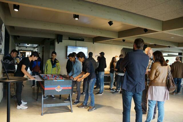 zahlreiche Besucher beim 1. Tag der offenen Tür im MATRIX