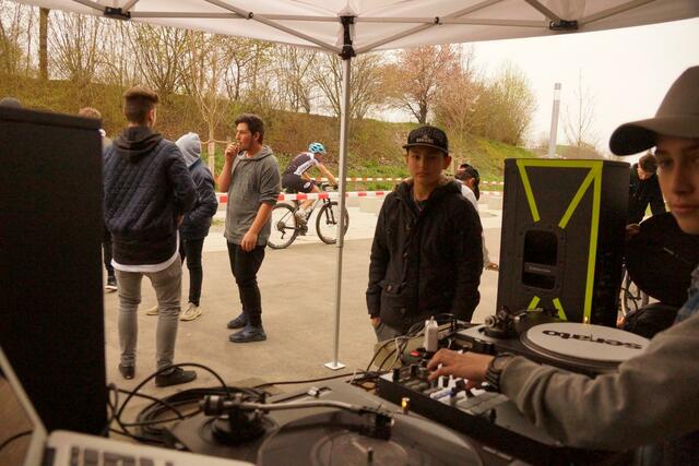 DJ Vendetta legt vor dem MATRIX coole Musik auf