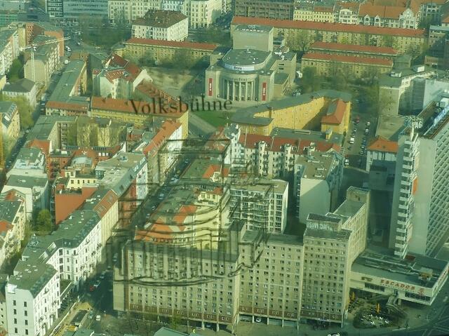 an den Fenstern ist teilweise aufgezeichnet, was es unten zu sehen gibt