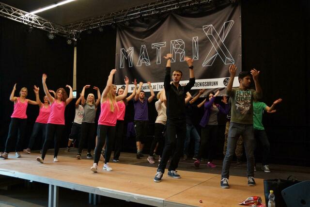 Faschingsclub CCK Fantasia bei der Probe mit Flüchtlingen