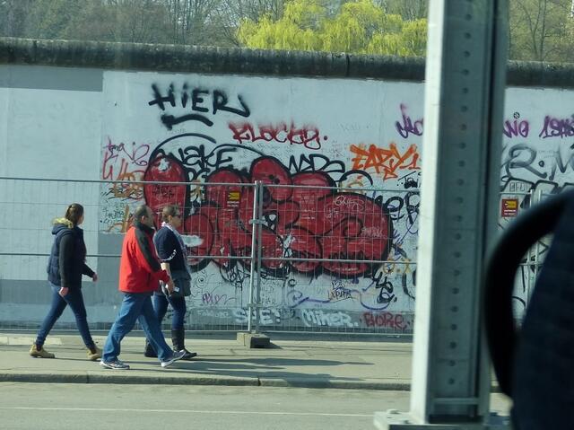 Graffiti an der Mauer in Berlin