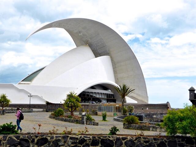 Das Auditorio de Tenerife Adán Martín in Santa Cruz, gestaltet von Santiago Calatrava
