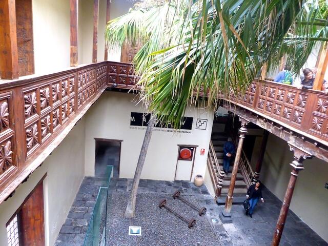 Der Innenhof des Museo de Arte Contemporáneo Eduardo Westerdahl (MACEW), ein Museum für Zeitgenössische Kunst