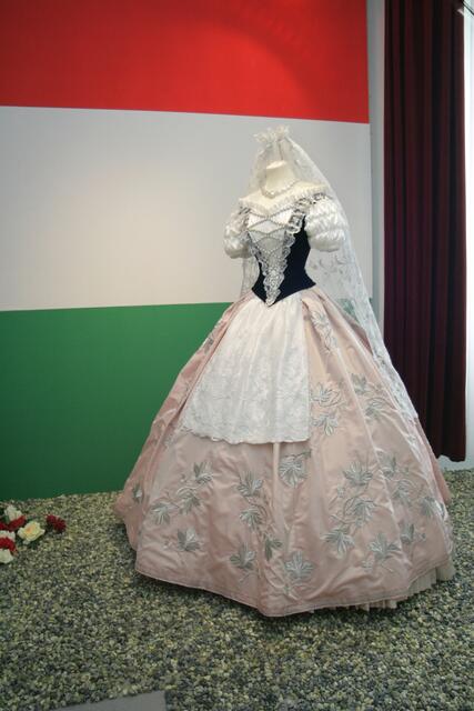 In der Ausstellung werden originalgetreu nachgeschneiderte Kleider der Kaiserin zu sehen sein