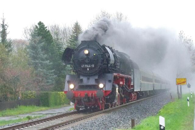 41 1144-9 bei der Einfahrt in den Hp Balgstädt