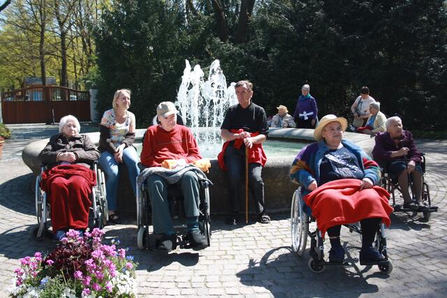 ... die Sonne und die Pflanzen gemeinsam genießen ...