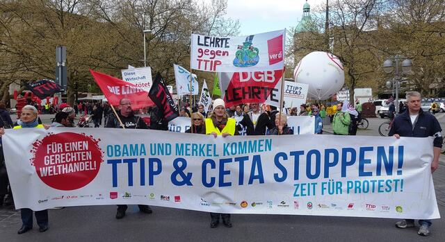 Lehrter Gewerkschafter  zum Auftakt des Demozuges | Foto: DGB Lehrte