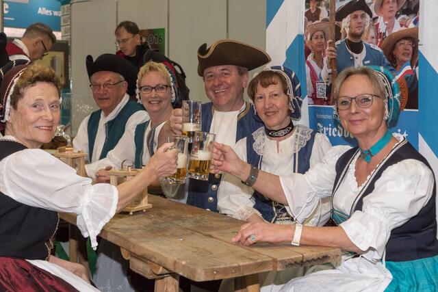 AFA 2016 - Auf der Showbühne die Fridberger Tänzelleyt