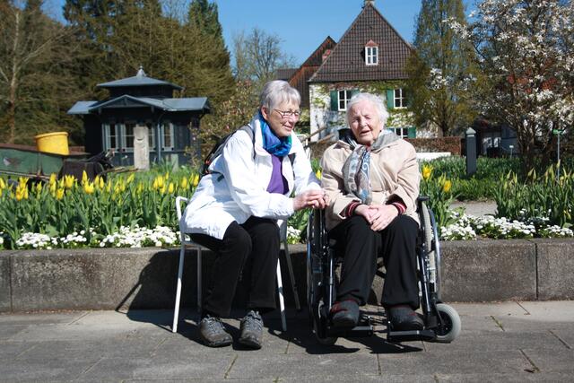 ... die Sonne und die Pflanzen gemeinsam genießen ...