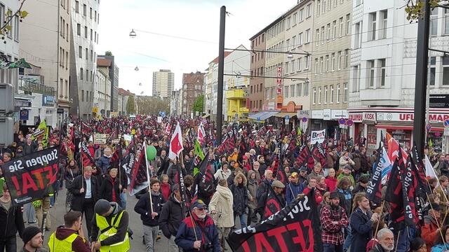 Stimmungsbild der Menschenmassen | Foto: DGB Lehrte