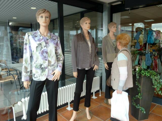 Auch das Schaufenster ist dekoriert.